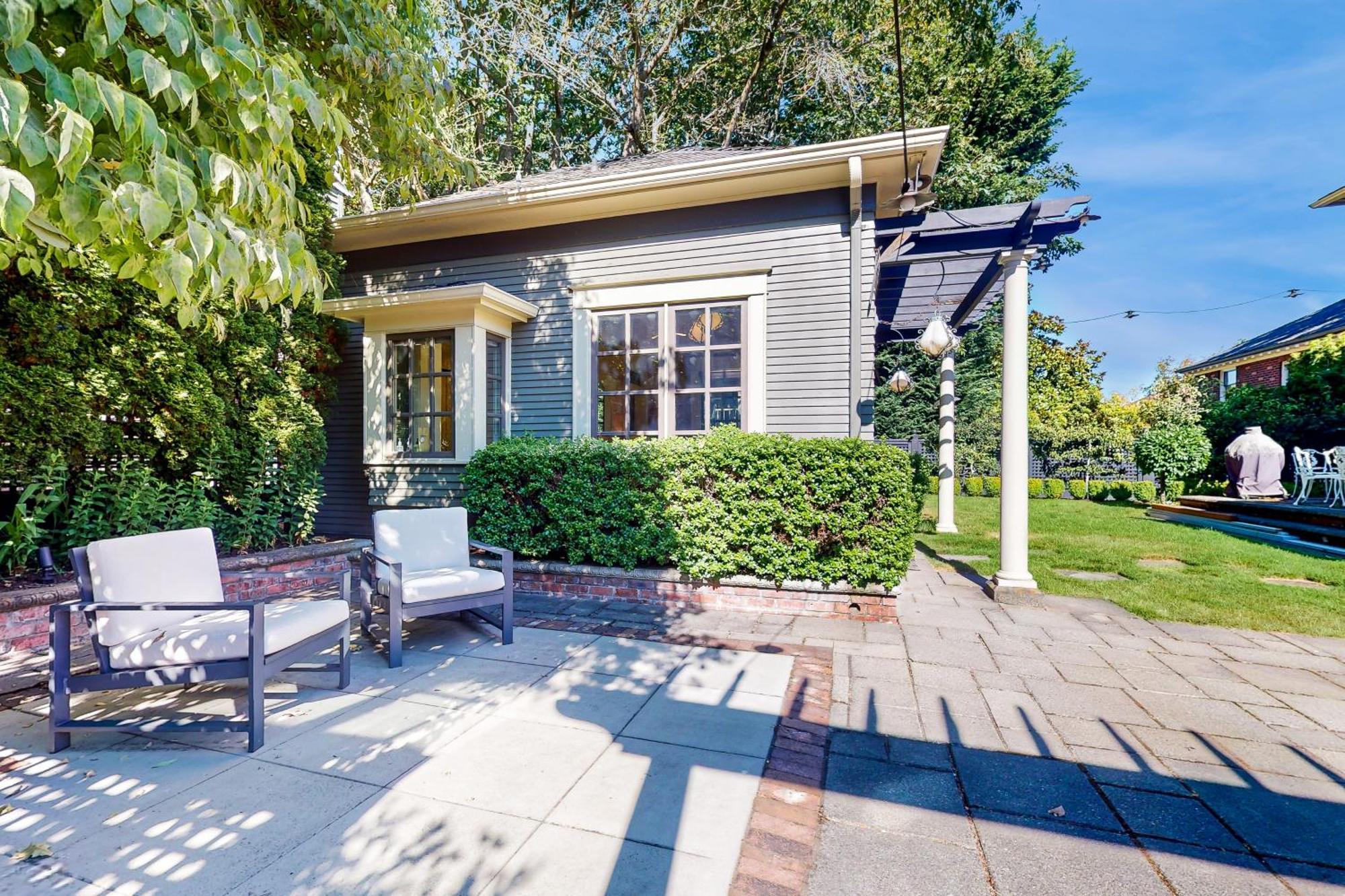 The Carriage House * Seattle