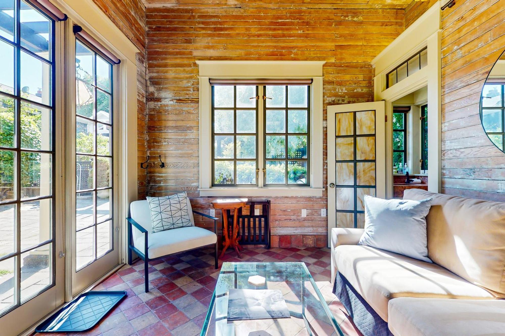 The Carriage House Hotel