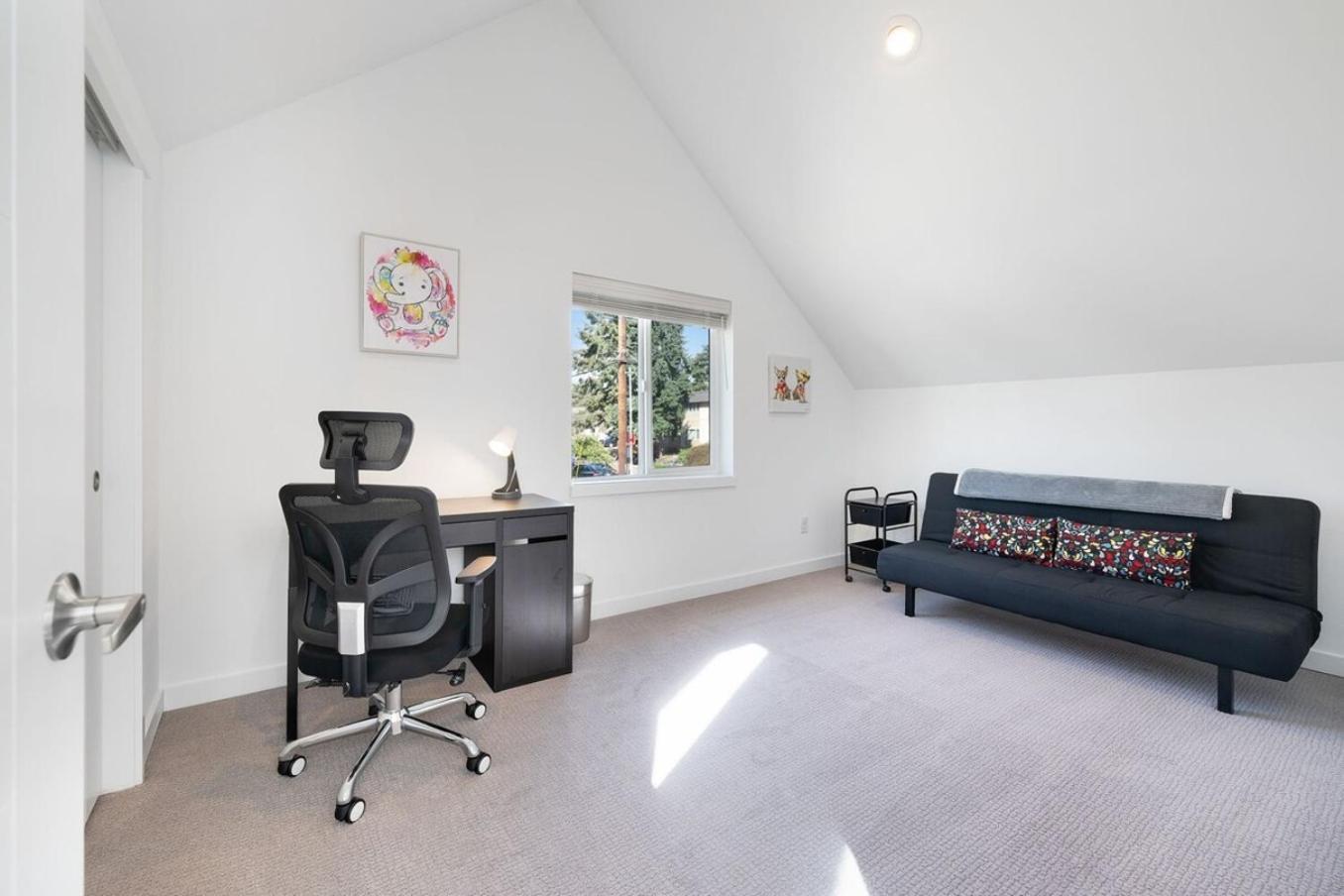Brand New 10min To Holiday home