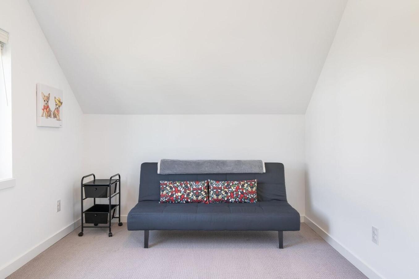 Brand New 10min To Holiday home