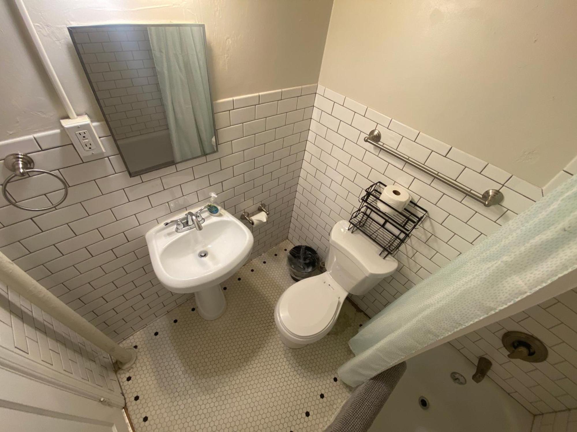 Apartment Furnished - Climate Pledge Arena Next Door *