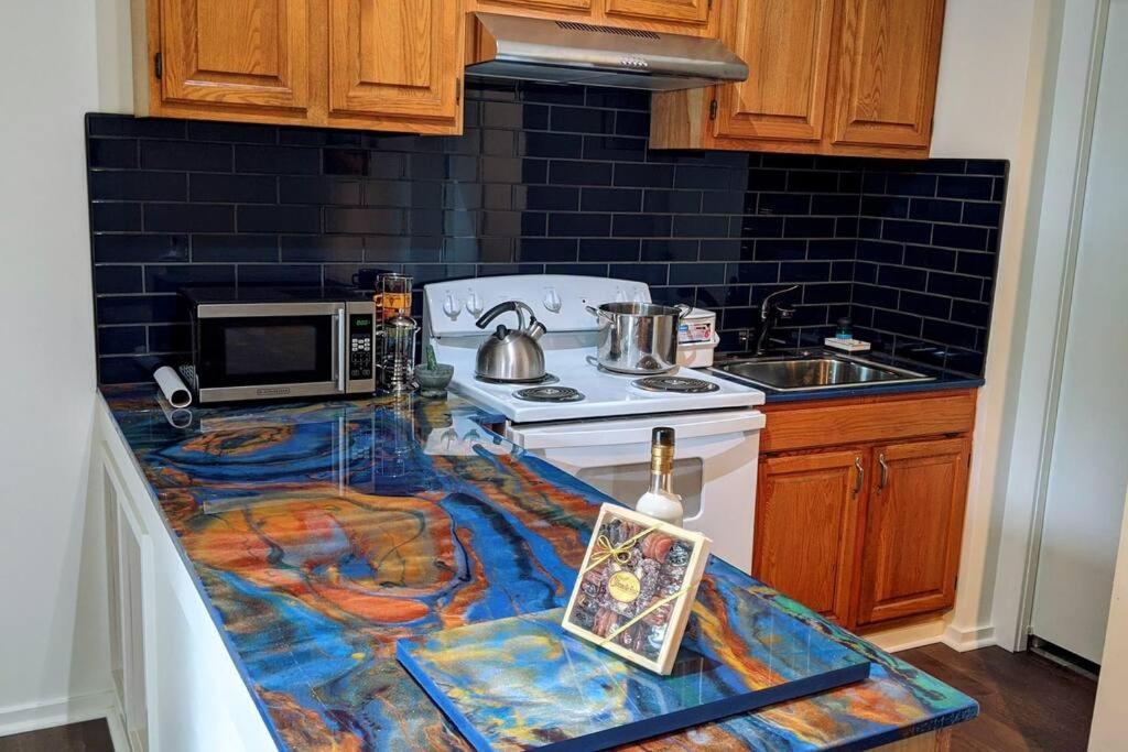 The Gogh - A Cozy, Creative Retreat *