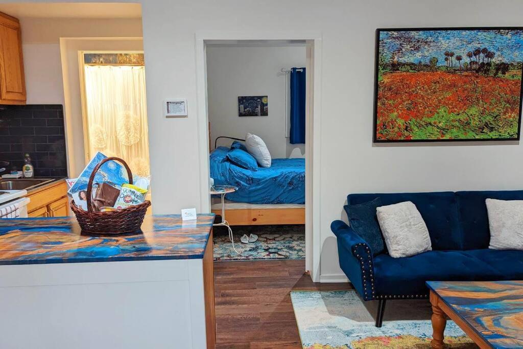 The Gogh - A Cozy, Creative Retreat Apartment *