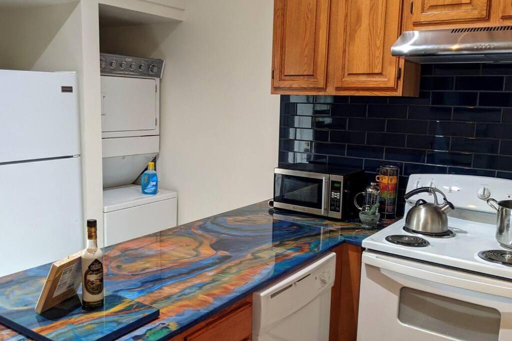 The Gogh - A Cozy, Creative Retreat Apartment Seattle