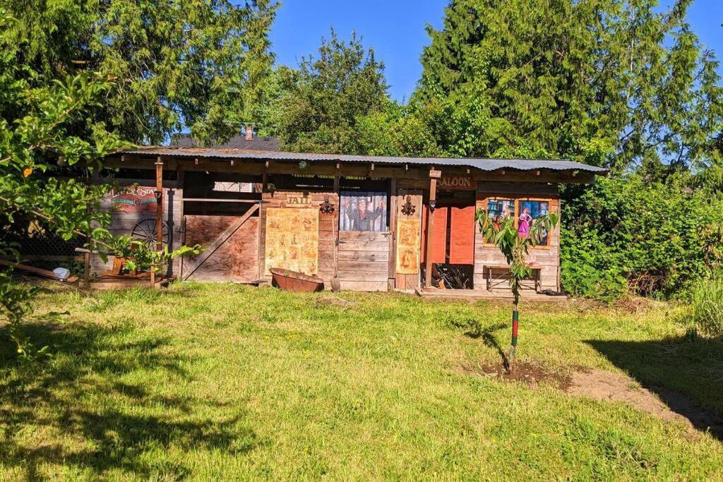 The Gogh - A Cozy, Creative Retreat