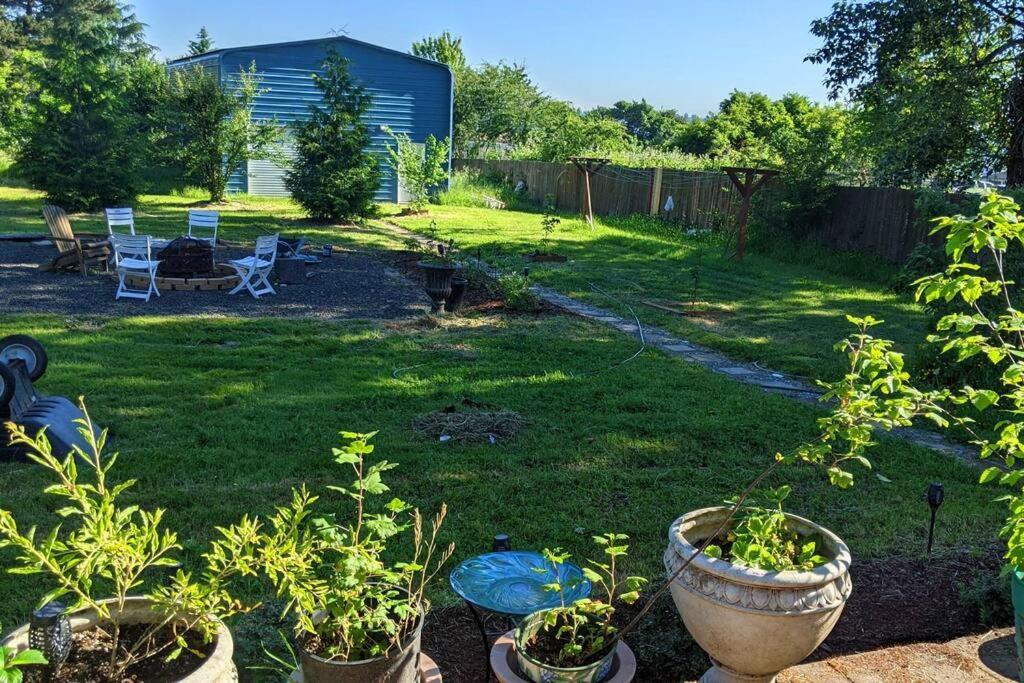 The Gogh - A Cozy, Creative Retreat Seattle