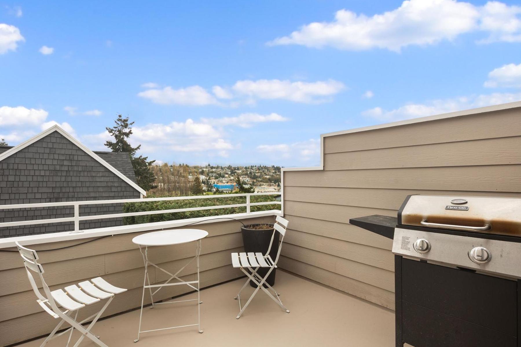Majestic Views With A Hot Tub! Seattle