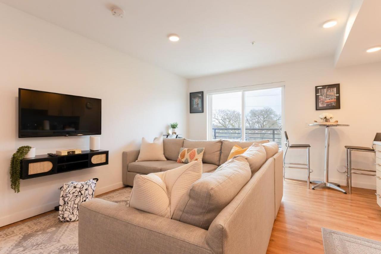 Stunning Capitol Hill 1bd Apartment *