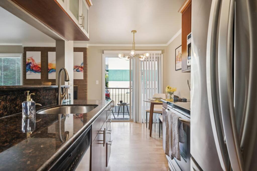 Apartment Vibrant 2bed - Stroll To Sea Space Needle