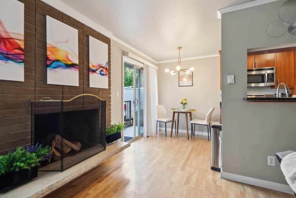 Vibrant 2bed - Stroll To Sea Space Needle Apartment *