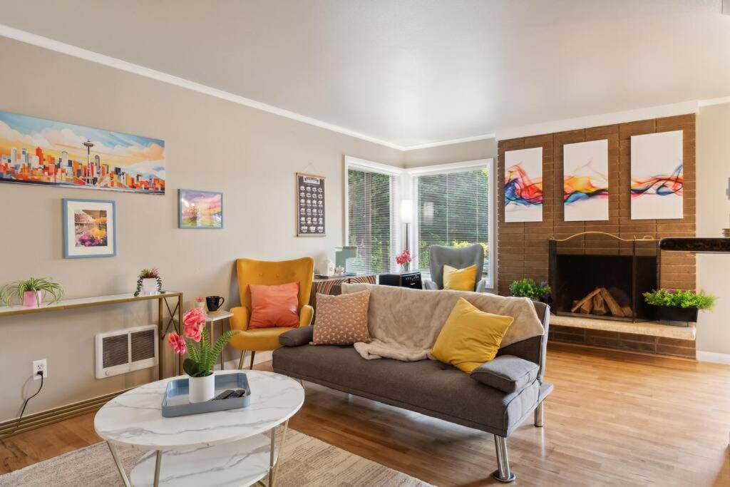 Apartment Vibrant 2bed - Stroll To Sea Space Needle *