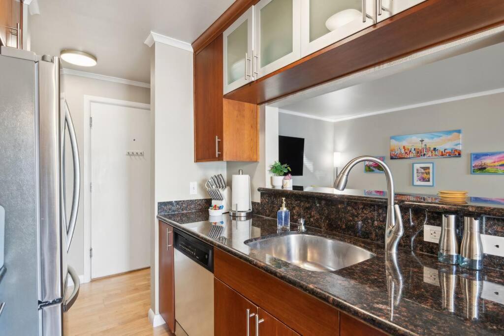 Vibrant 2bed - Stroll To Sea Space Needle Apartment *