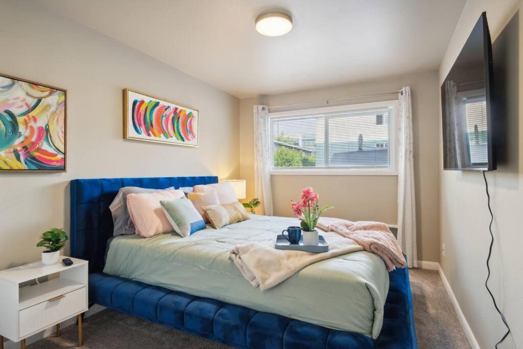Apartment Vibrant 2bed - Stroll To Sea Space Needle *