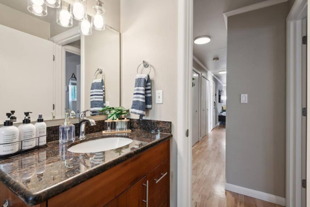 Vibrant 2bed - Stroll To Sea Space Needle