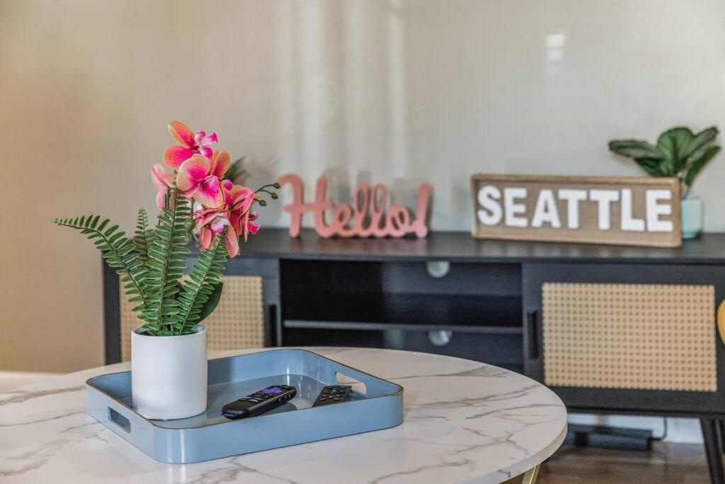 Vibrant 2bed - Stroll To Sea Space Needle Apartment *