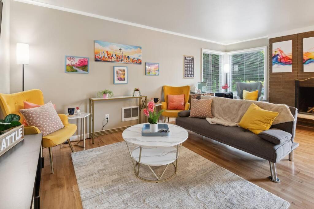 Apartment Vibrant 2bed - Stroll To Sea Space Needle *