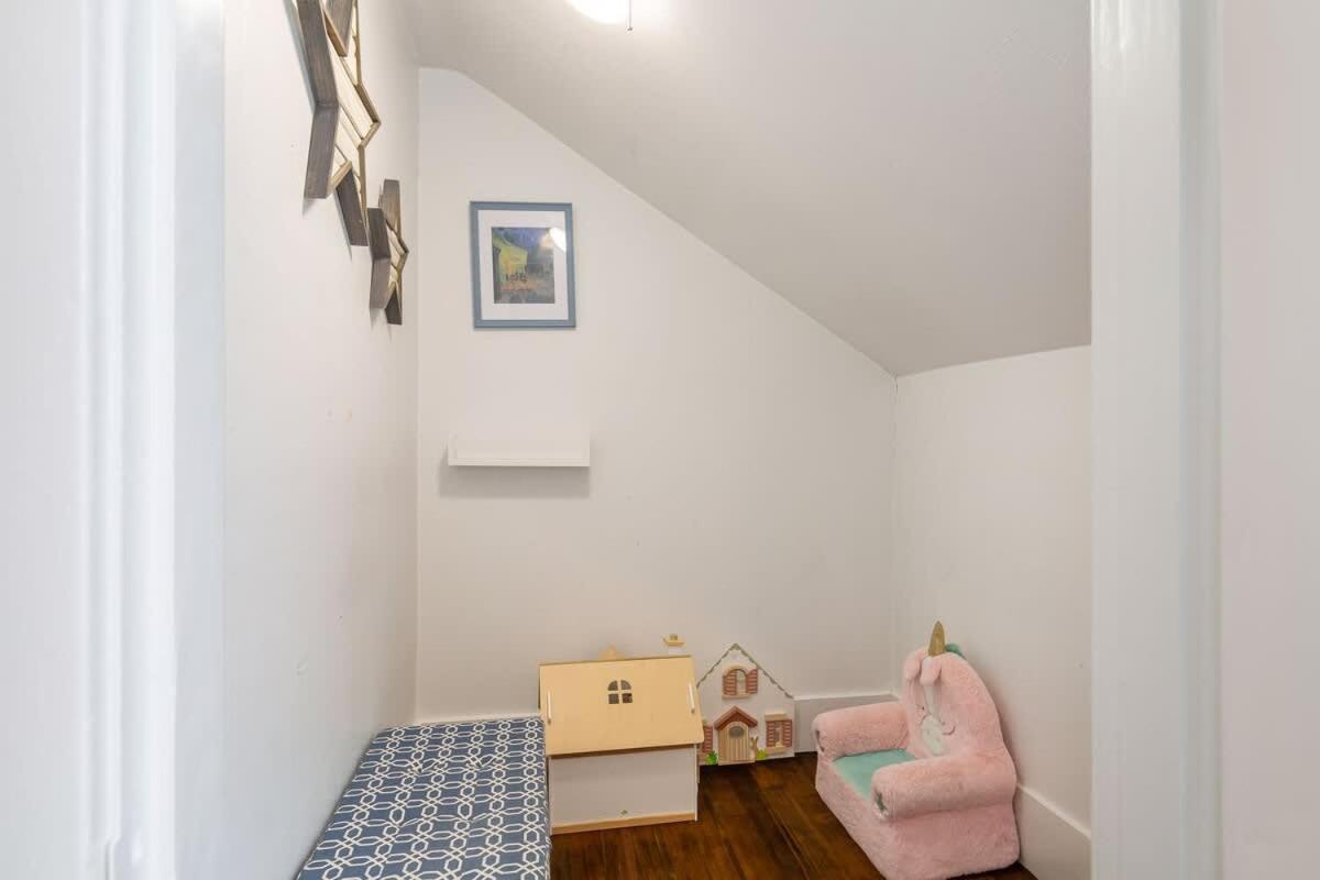 Charming Fremont Craftsman With Scenic Views