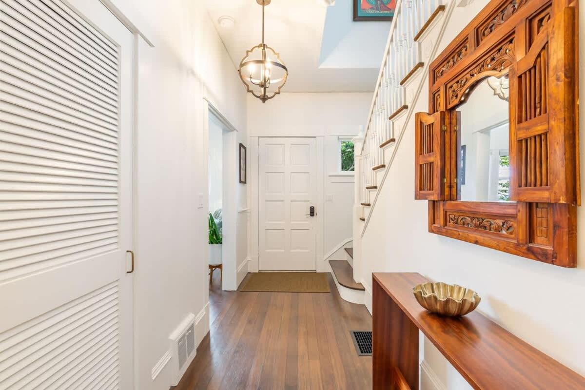 Charming Fremont Craftsman With Scenic Views Seattle
