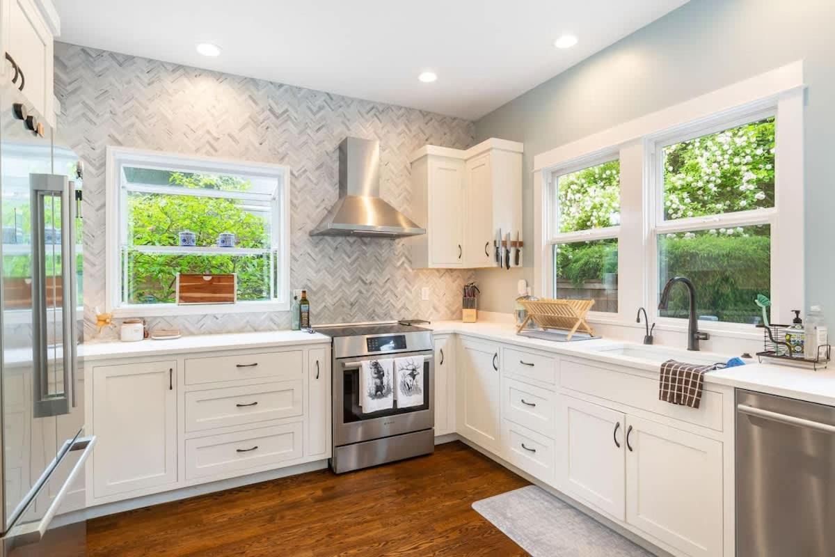 Charming Fremont Craftsman With Scenic Views Holiday home Seattle