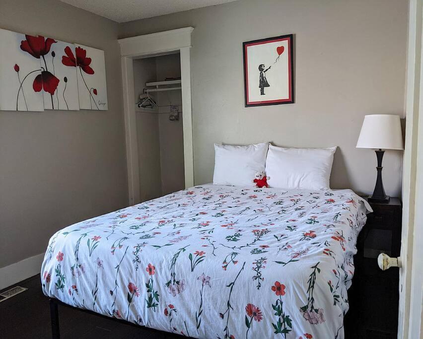 Walker's Paradise 1 With 2 Free Parking Lots * Seattle