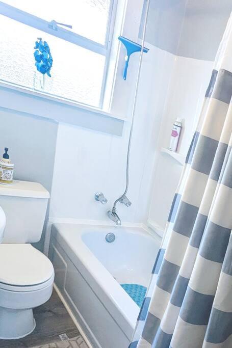 Holiday home Walker's Paradise 1 With 2 Free Parking Lots *