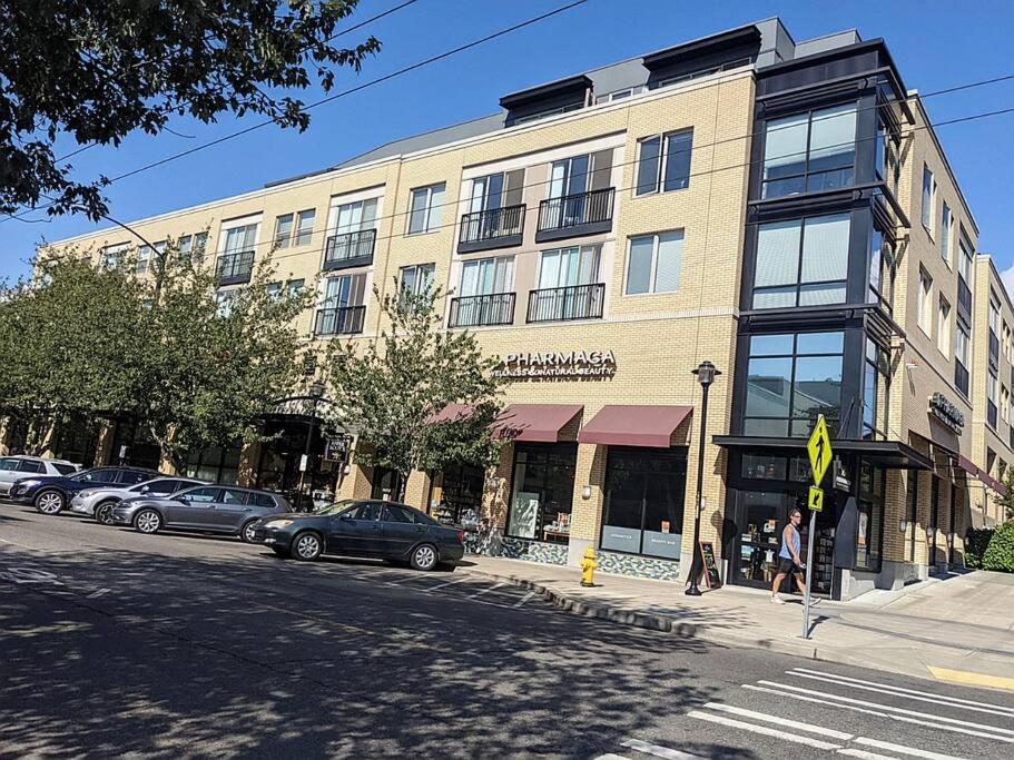 Walker's Paradise 1 With 2 Free Parking Lots Seattle