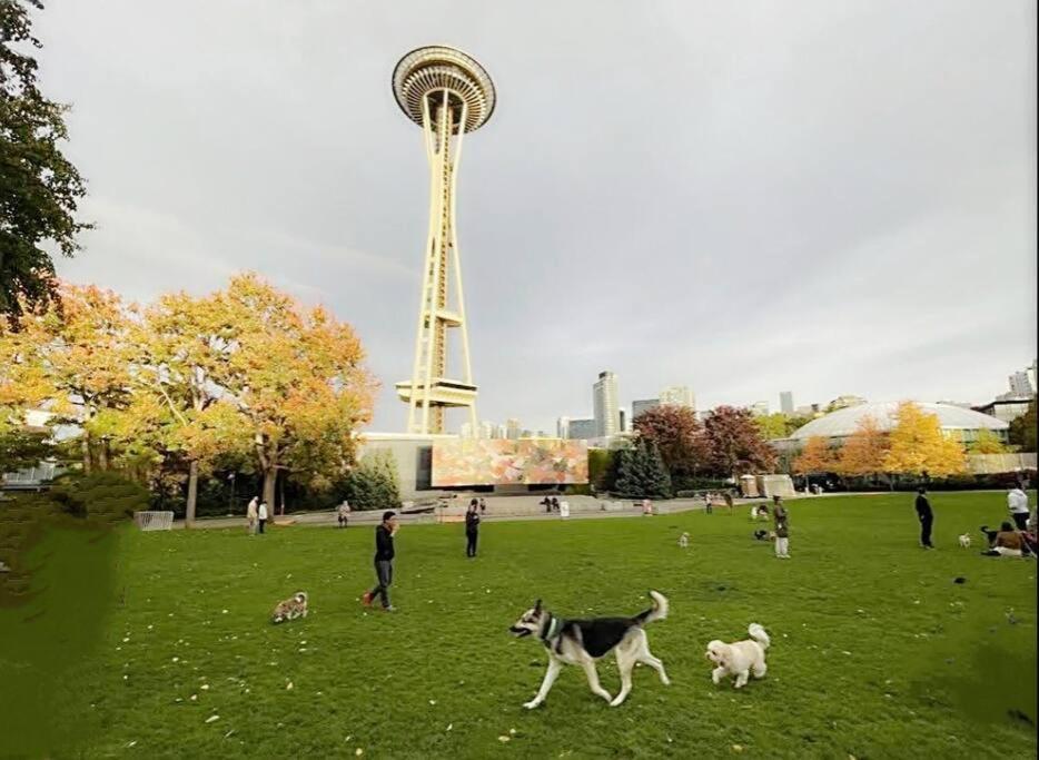Walker's Paradise 1 With 2 Free Parking Lots * Seattle