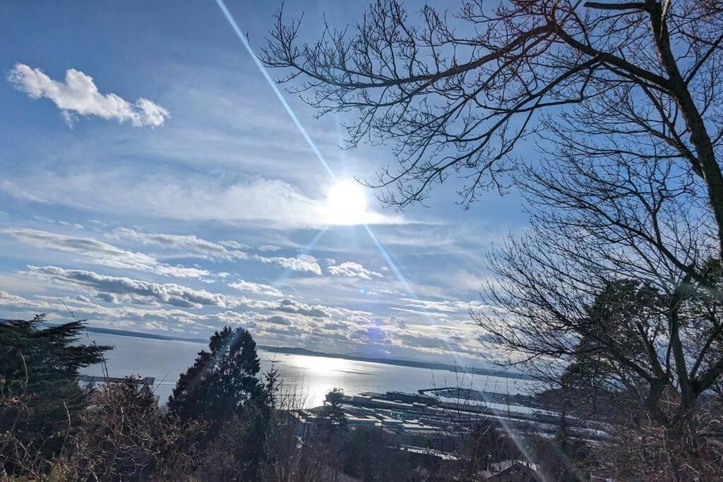 Walker's Paradise 1 With 2 Free Parking Lots Seattle