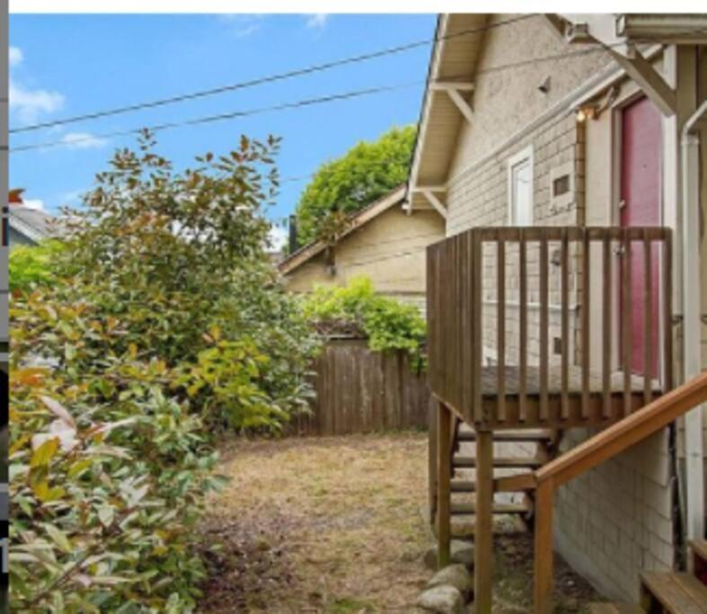 Walker's Paradise 1 With 2 Free Parking Lots Holiday home *