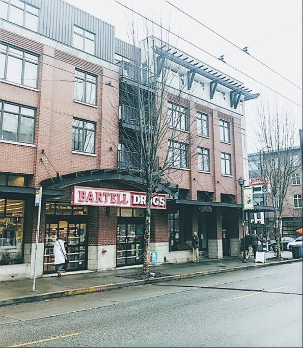 Walker's Paradise 1 With 2 Free Parking Lots Seattle