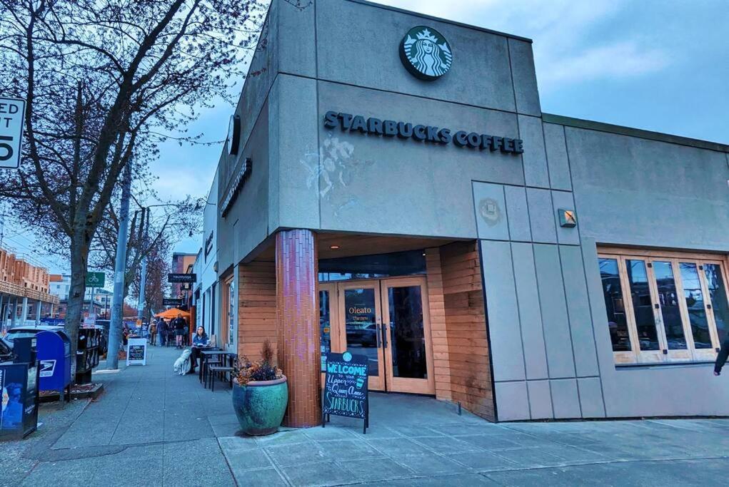 Walker's Paradise 1 With 2 Free Parking Lots Seattle