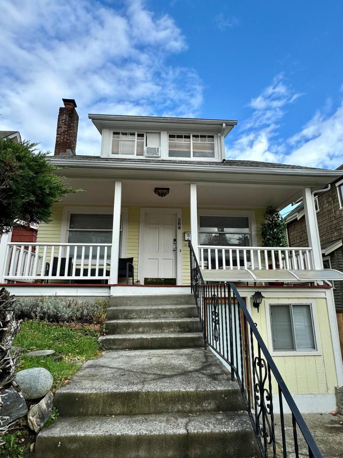 Queen Bea-seattle-queen Anne-upper Level * Seattle