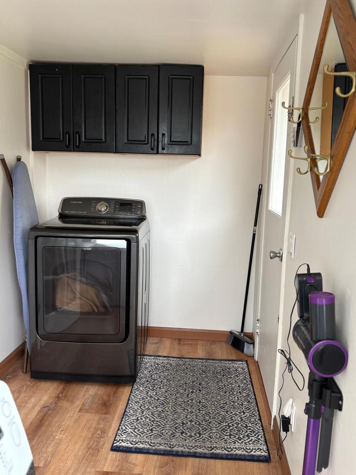 Queen Bea-seattle-queen Anne-upper Level *
