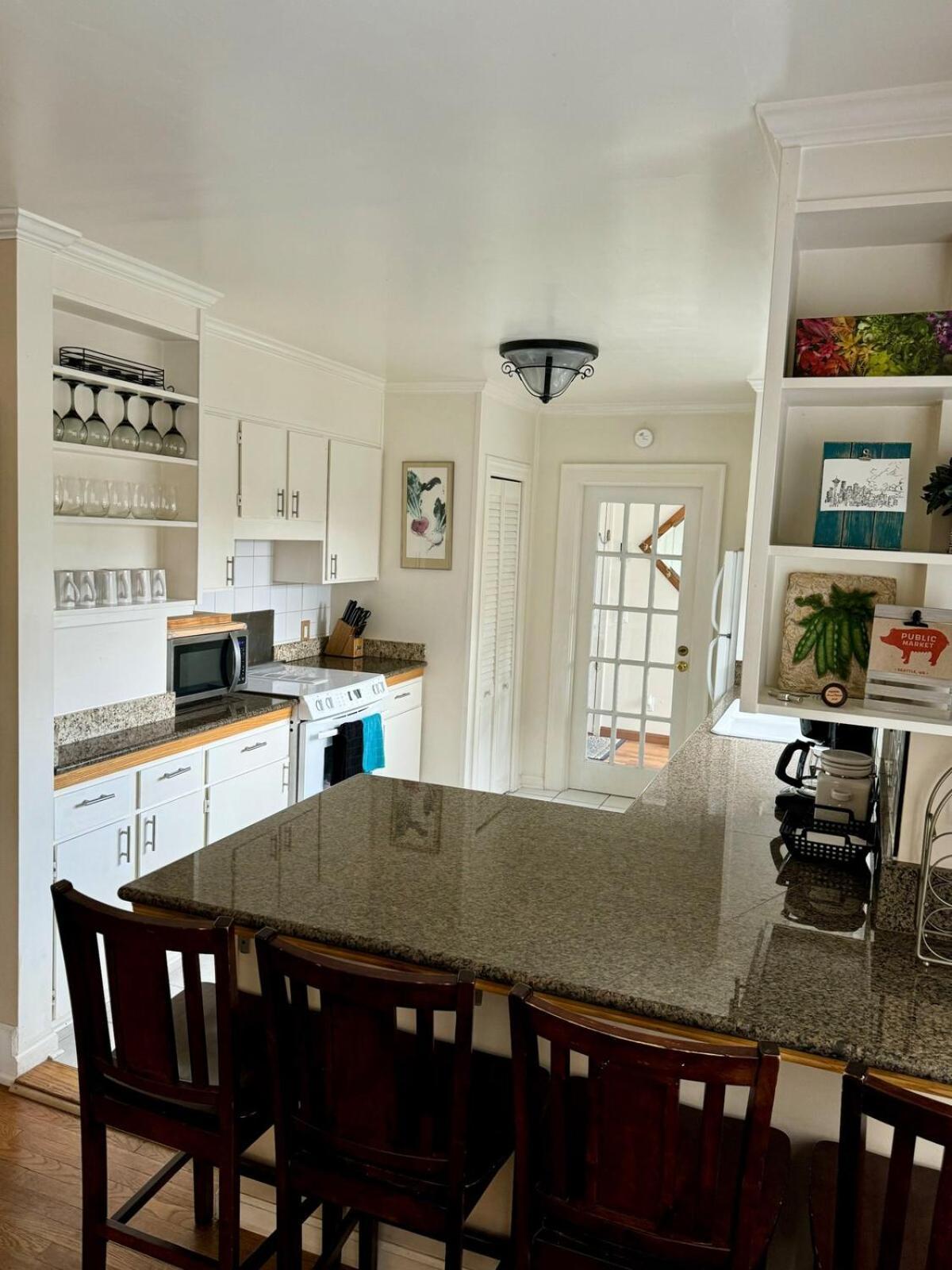 Queen Bea-seattle-queen Anne-upper Level Apartment *