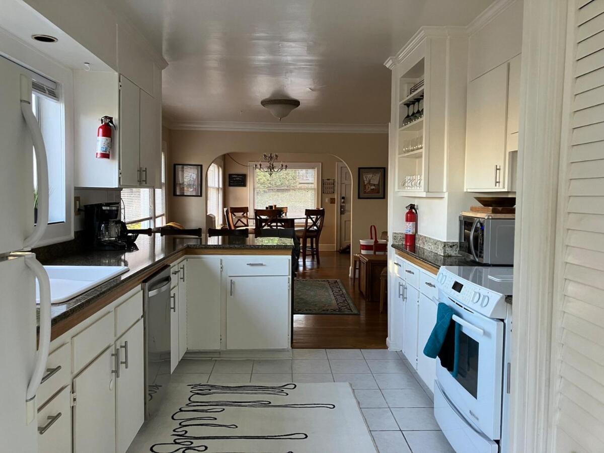 Queen Bea-seattle-queen Anne-upper Level Apartment