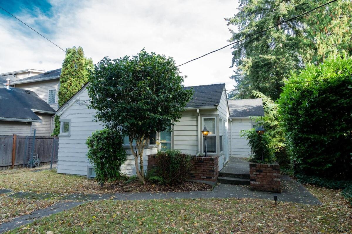Private North Sandpoint * Seattle