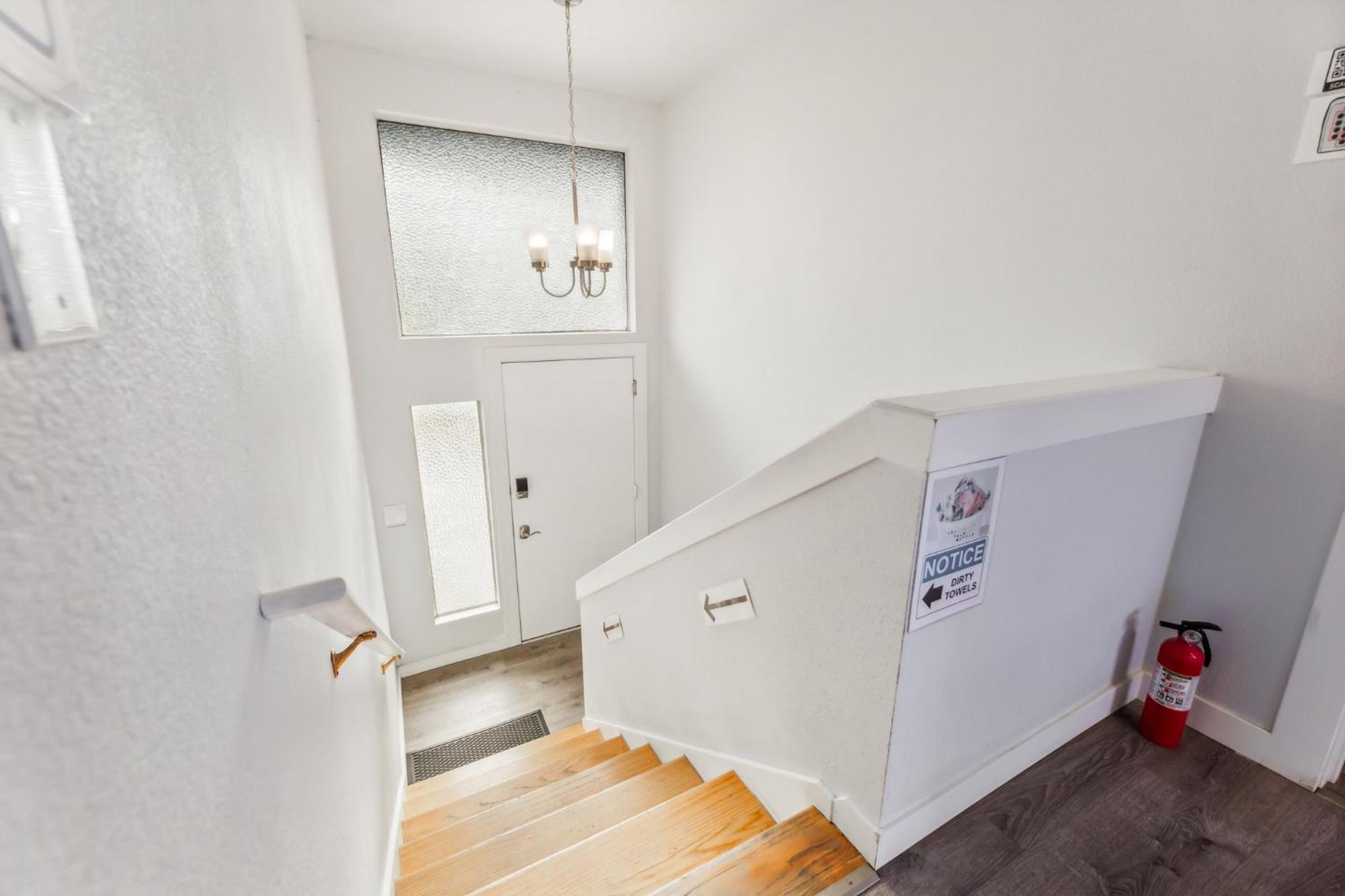 Guest house Rainier Entire Upper Floor - Walk To Metro