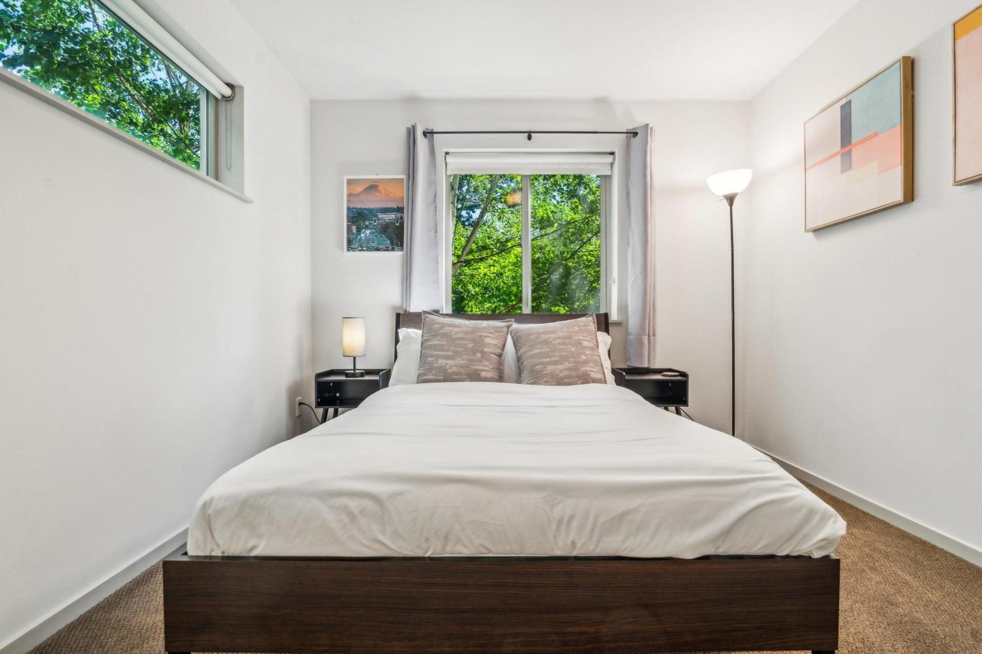 3-story With Private Balcony * Seattle