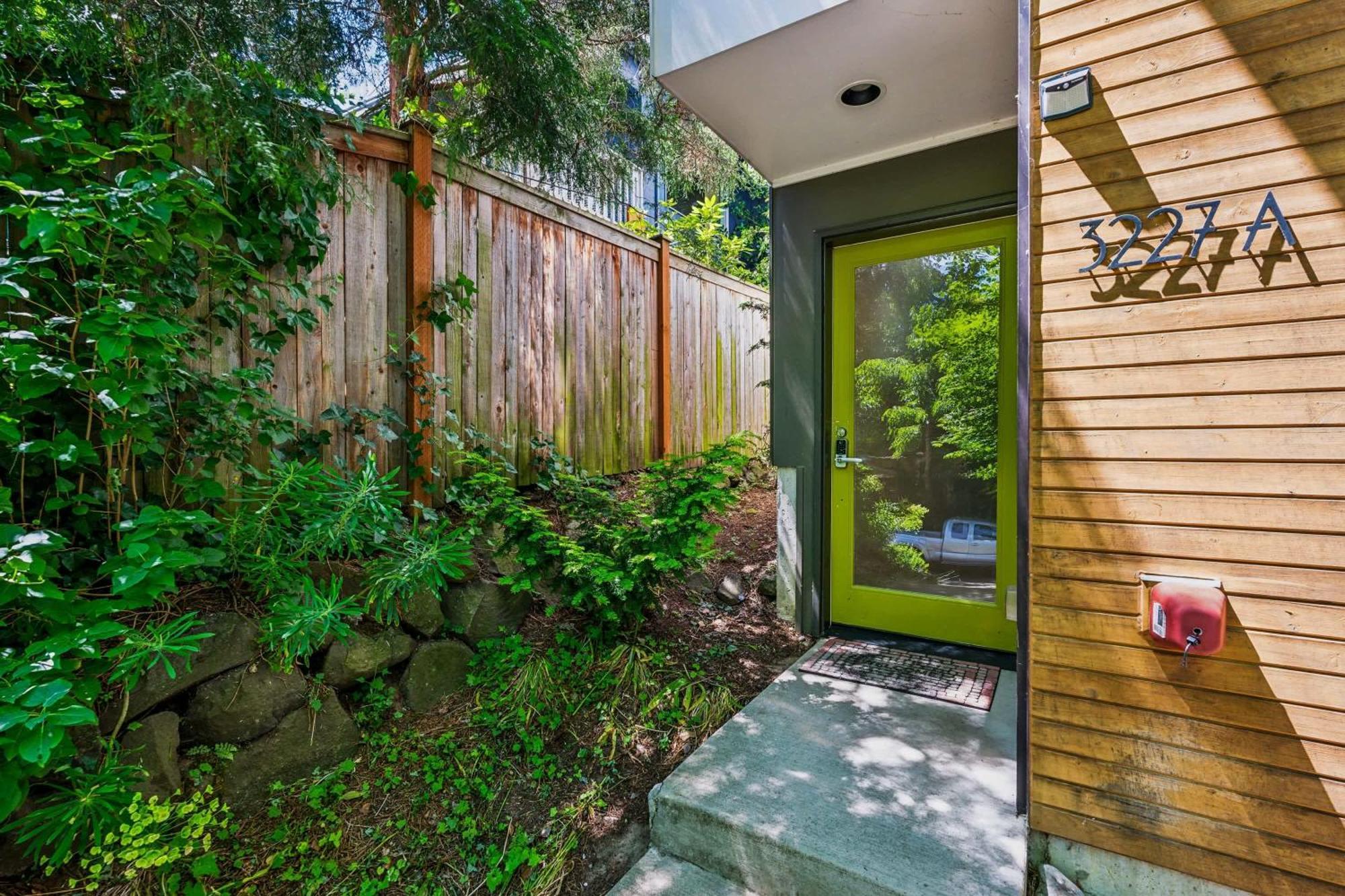 3-story With Private Balcony Holiday home