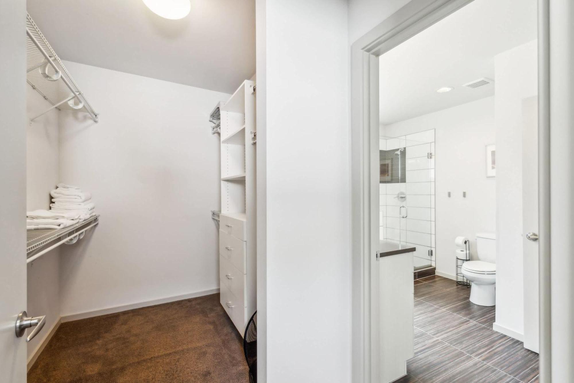 3-story With Private Balcony Holiday home Seattle