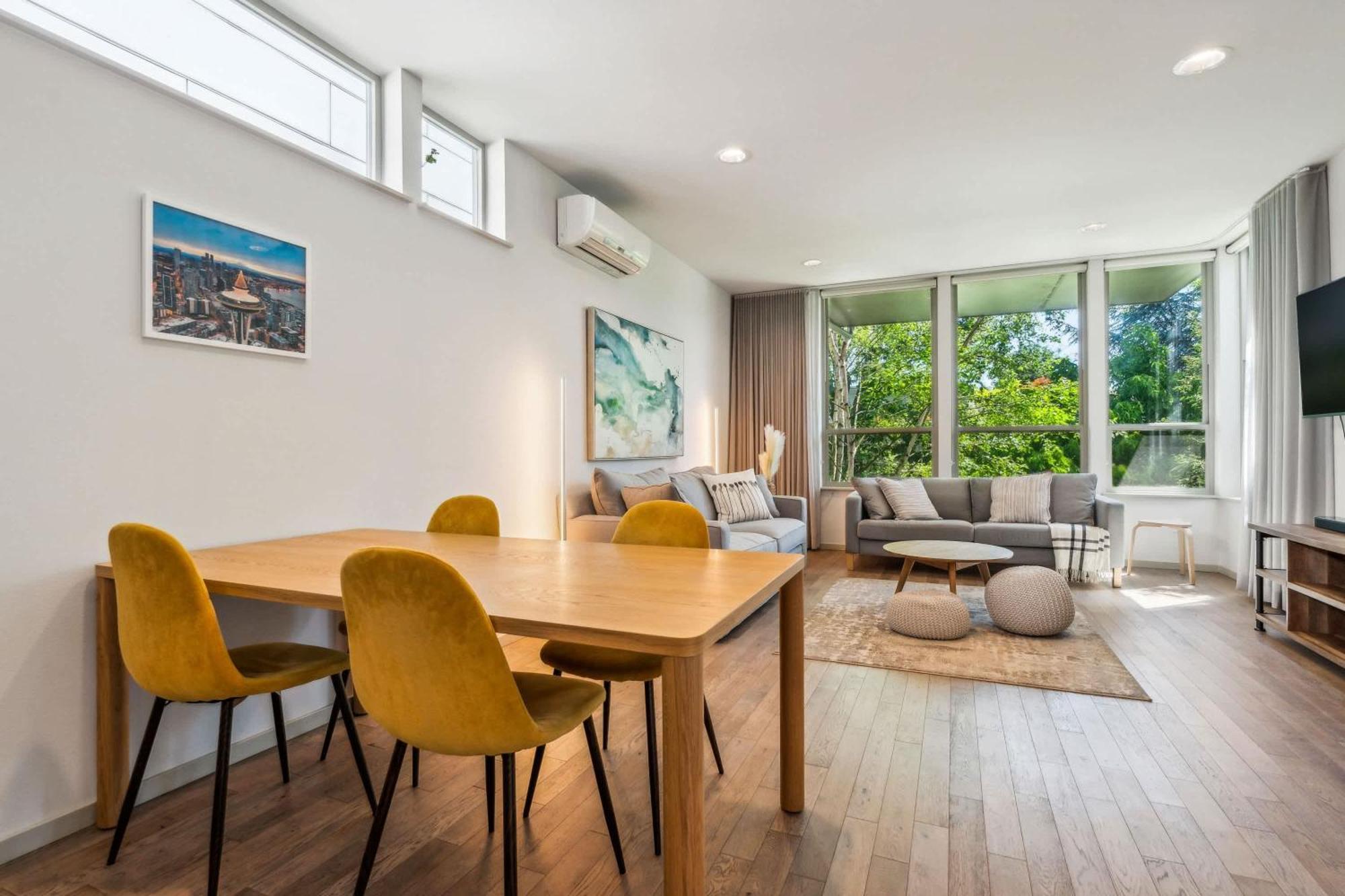 3-story With Private Balcony Seattle