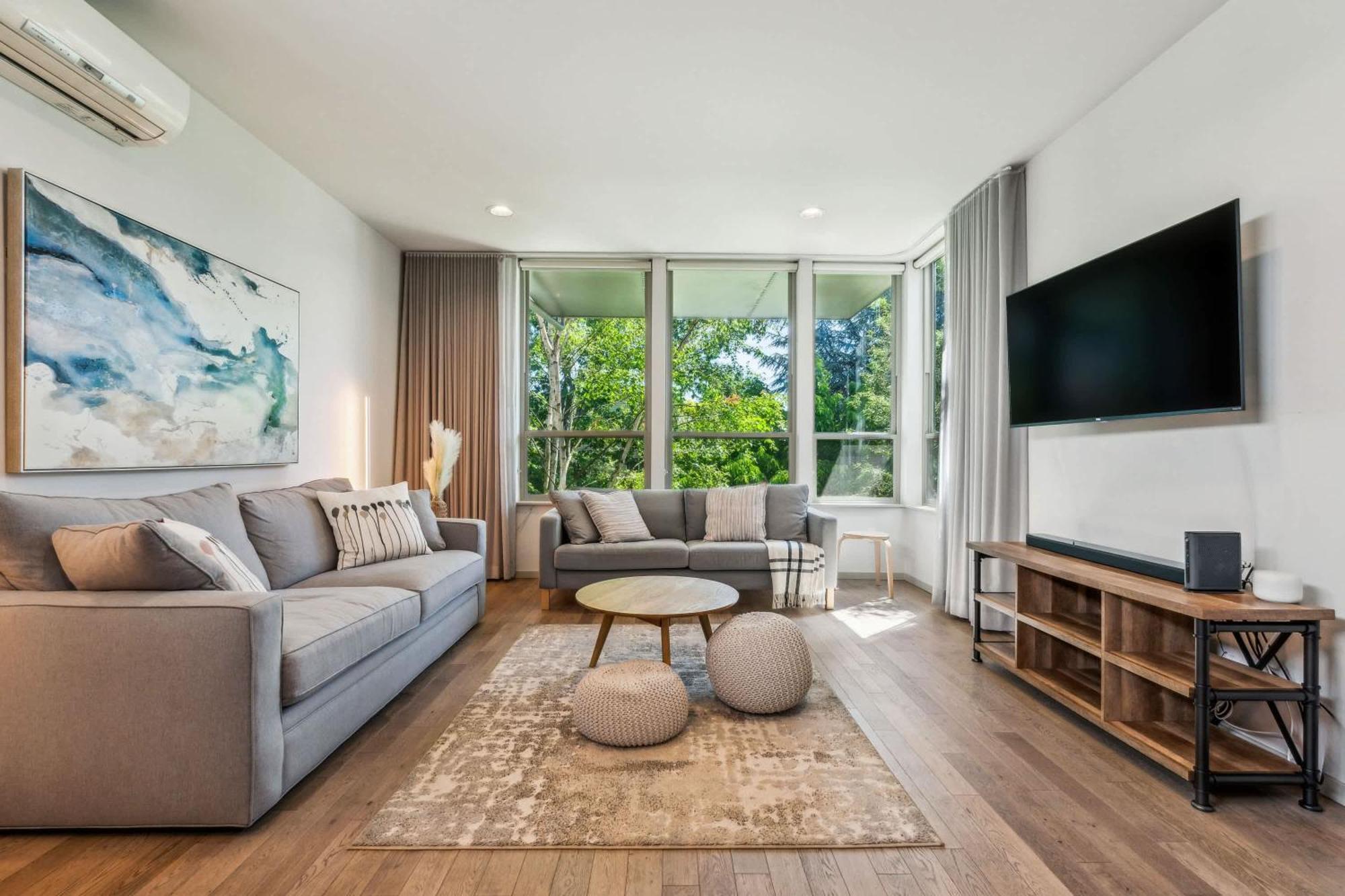 3-story With Private Balcony Holiday home Seattle
