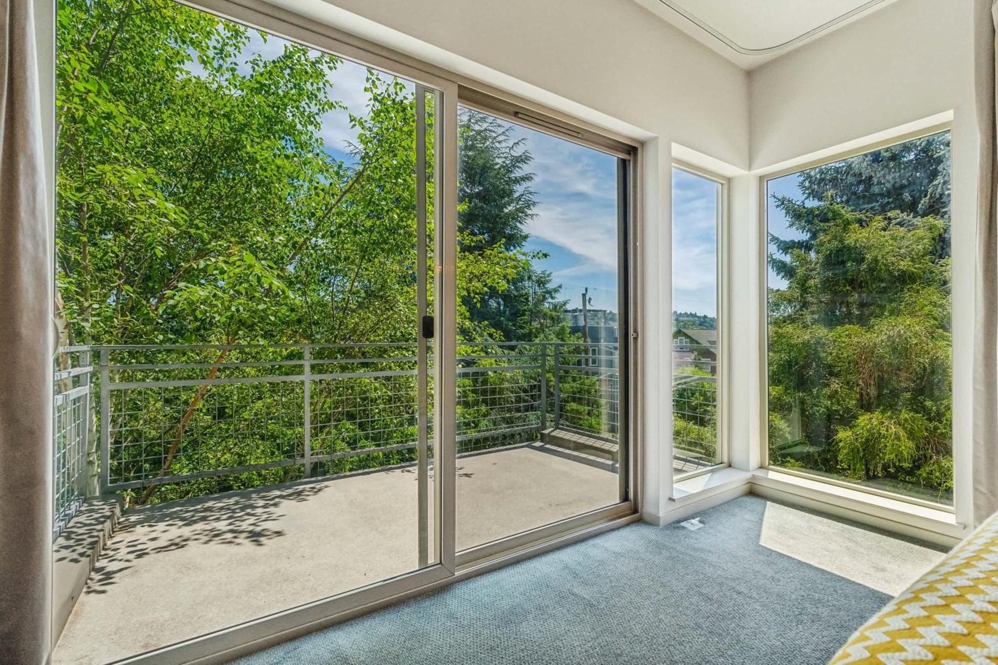 3-story With Private Balcony Holiday home Seattle