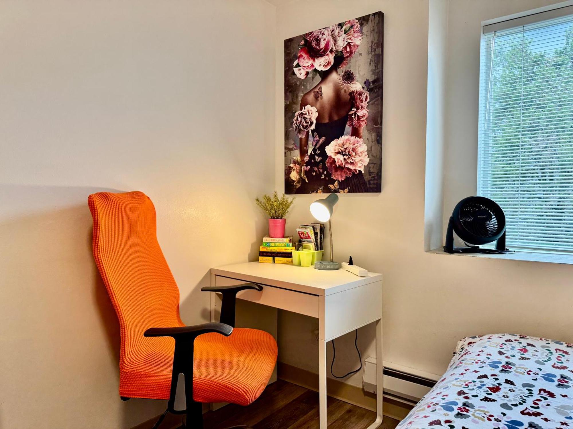 Micro In District- 10 Mins Walk To Of Wa Apartment Seattle