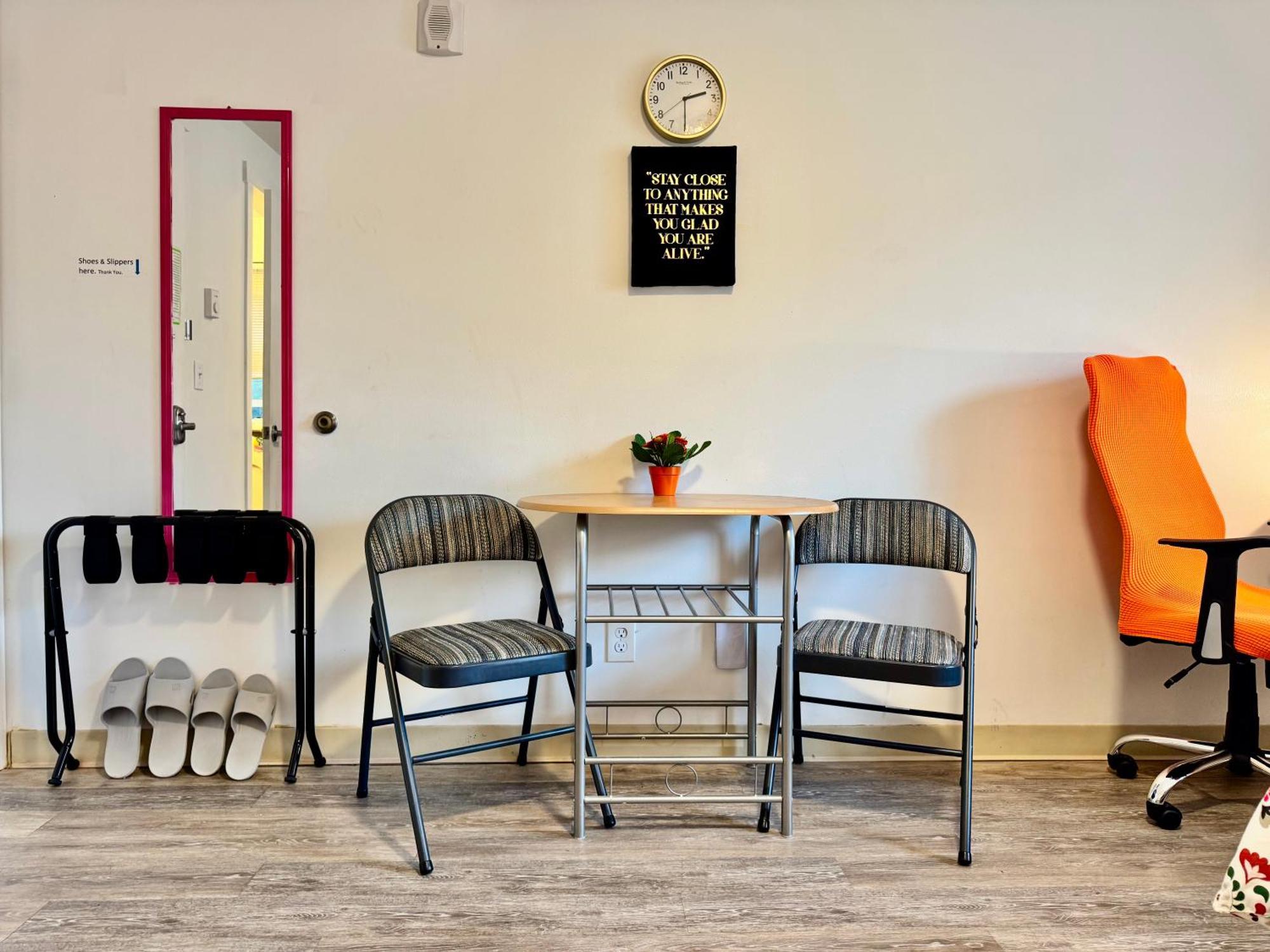 Micro In District- 10 Mins Walk To Of Wa
