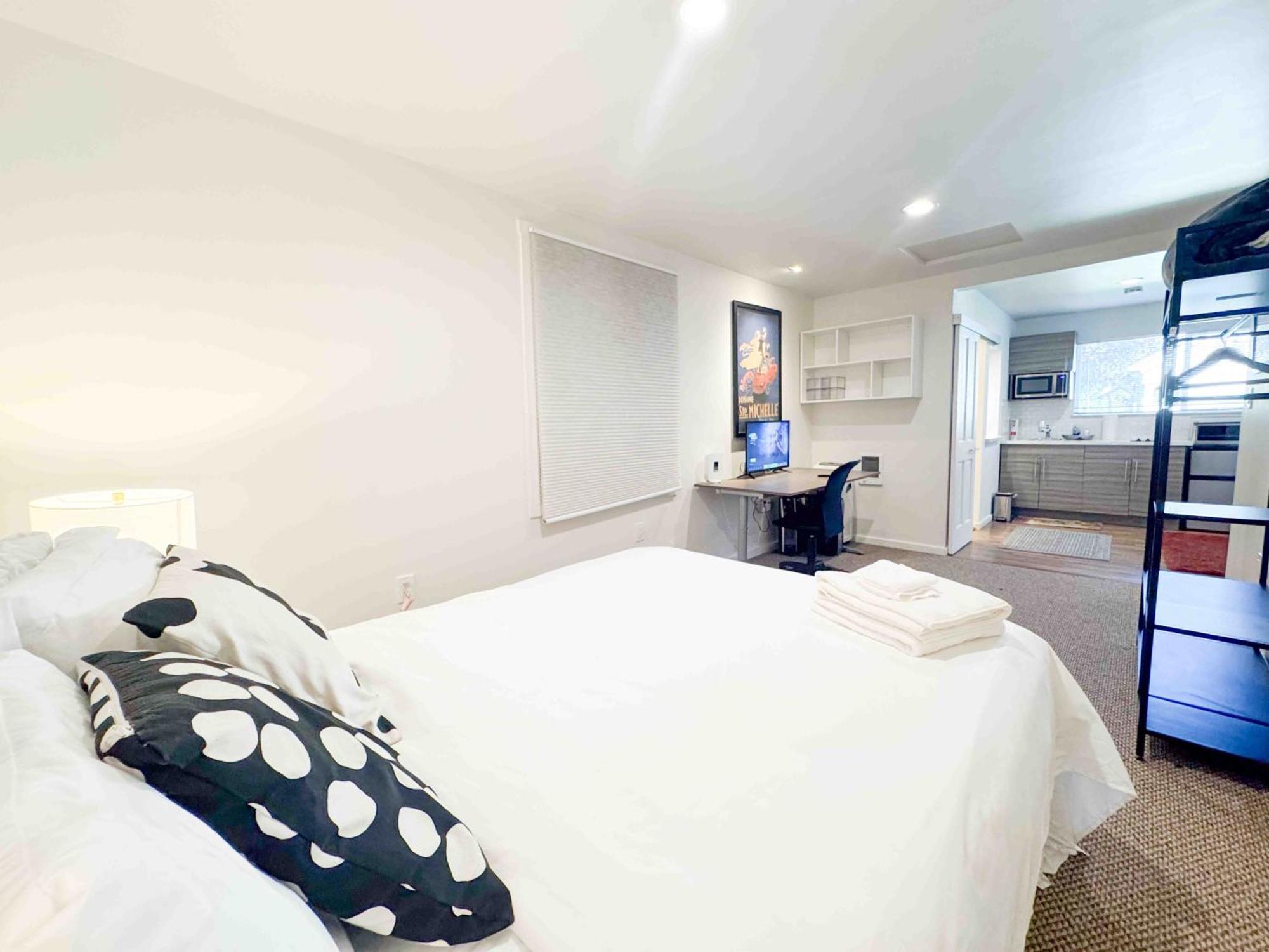 Guest house Modern Private In Seattle