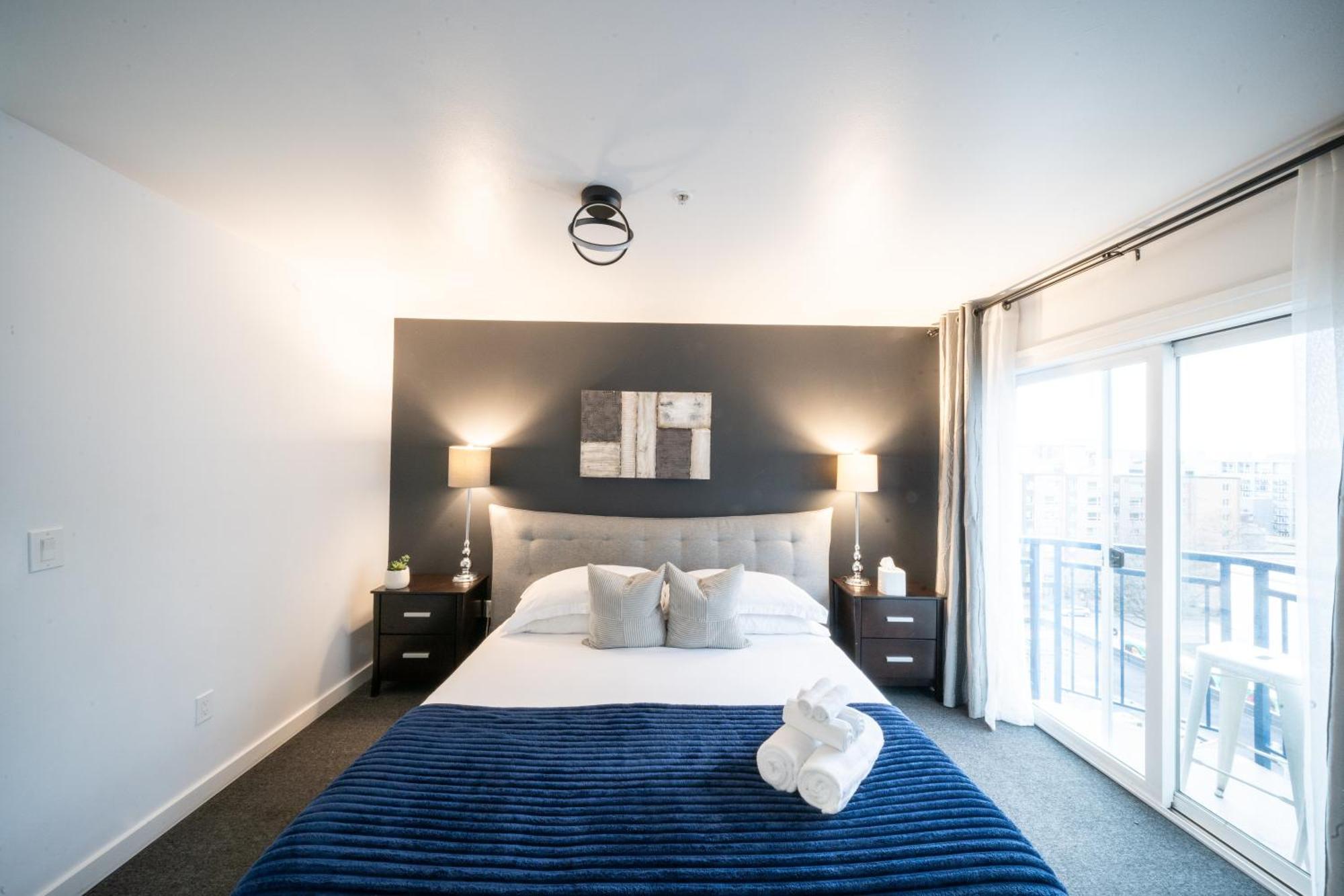 Apartment Space Needle Downtown Modern Story Penthouse Seattle