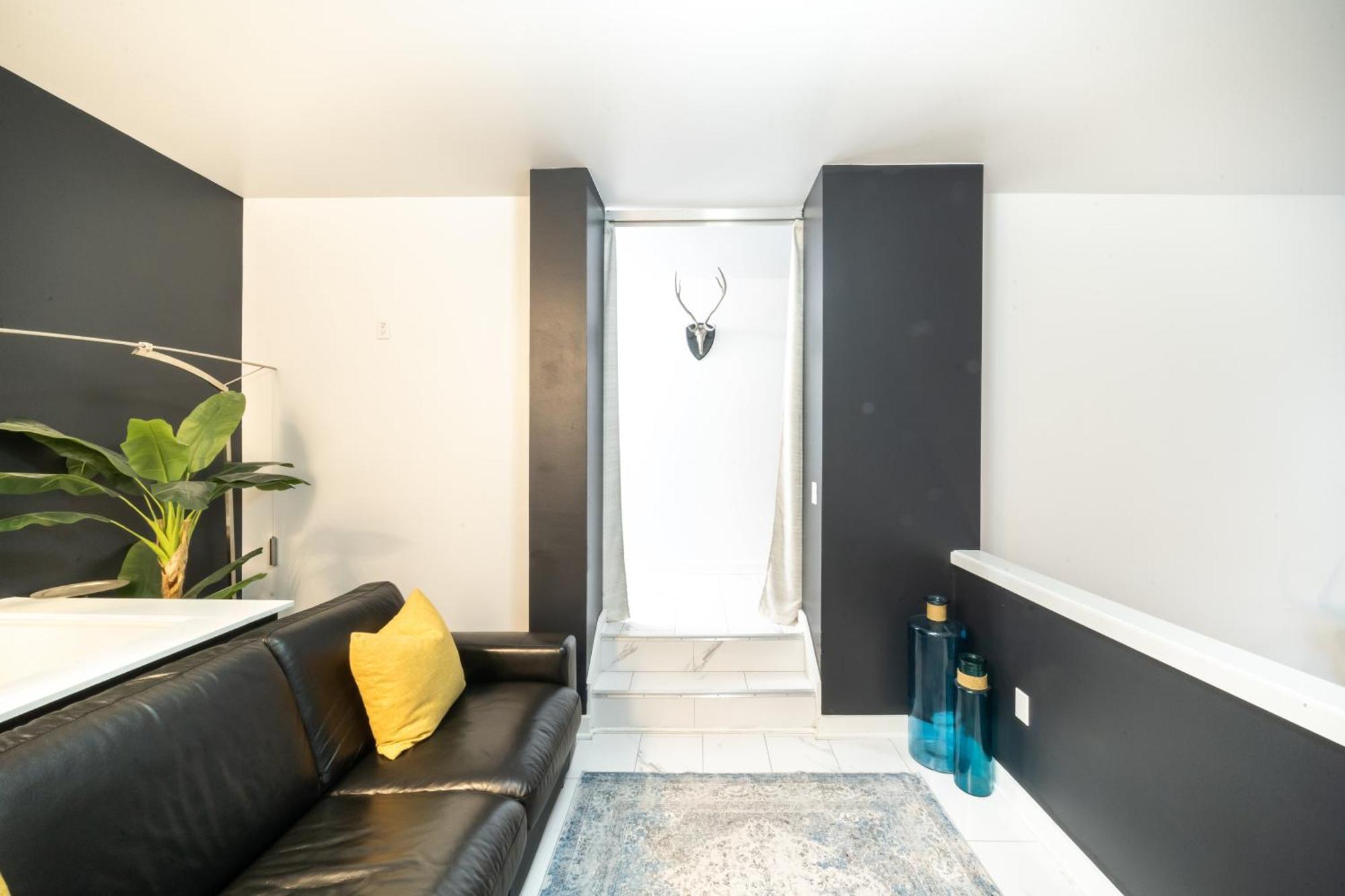 Space Needle Downtown Modern Story Penthouse Apartment *