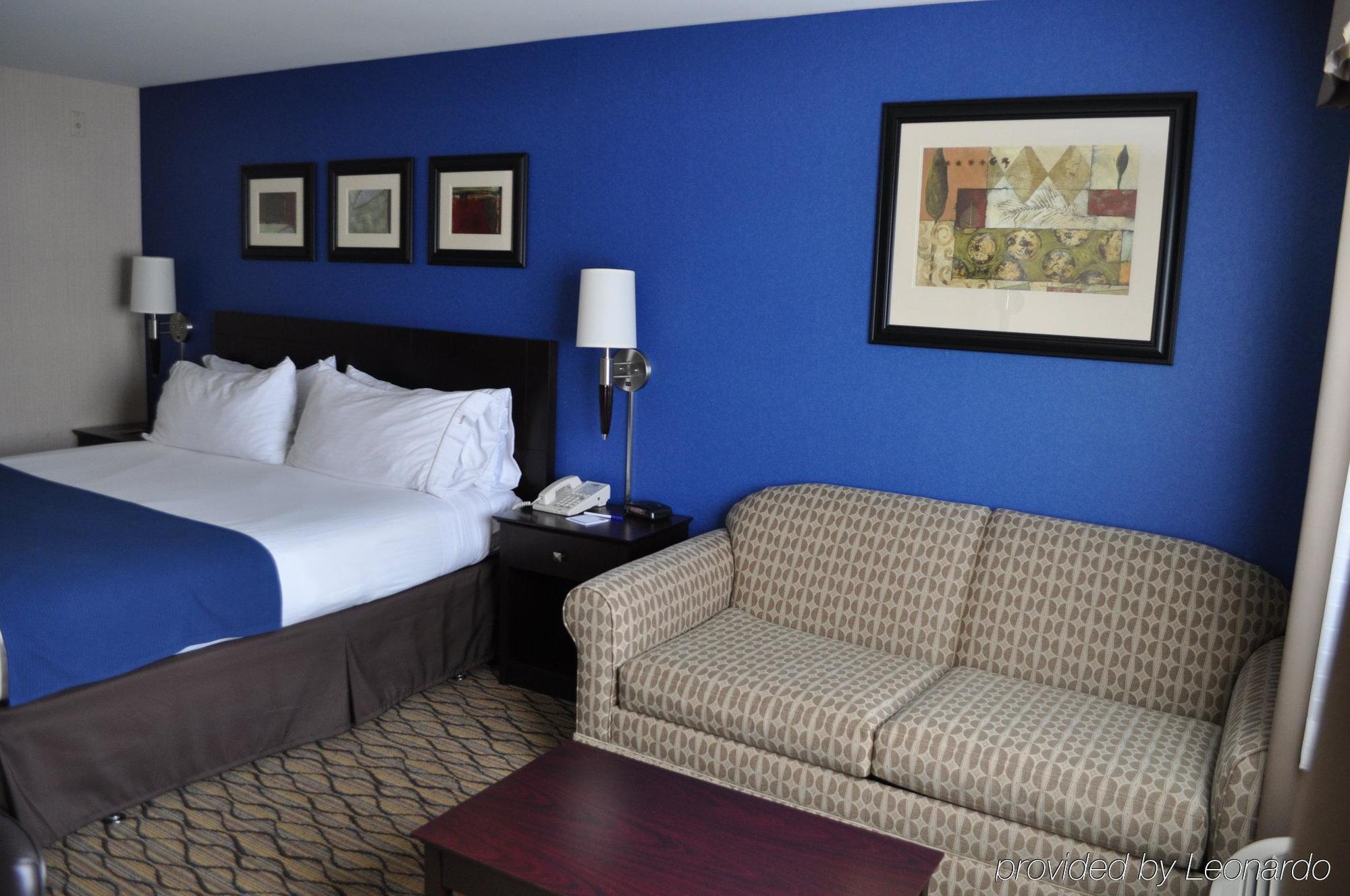 Express & - Center Hotel