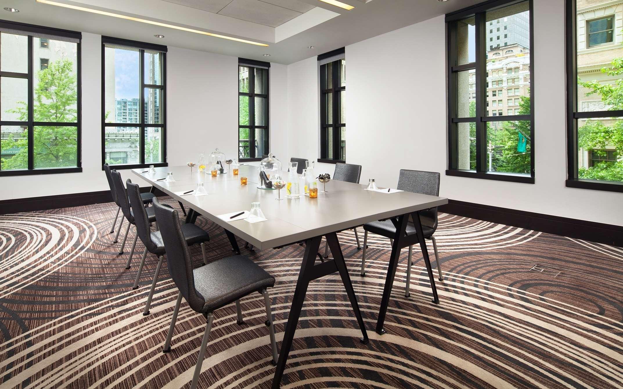 W Hotel 4*
